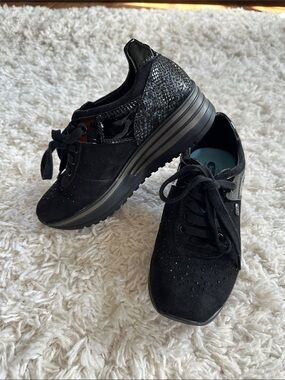 DR SCHOLL’S VALLEVERDE Women's Black Suede Platform Lace-Up Sneakers Sz EU 35= 5